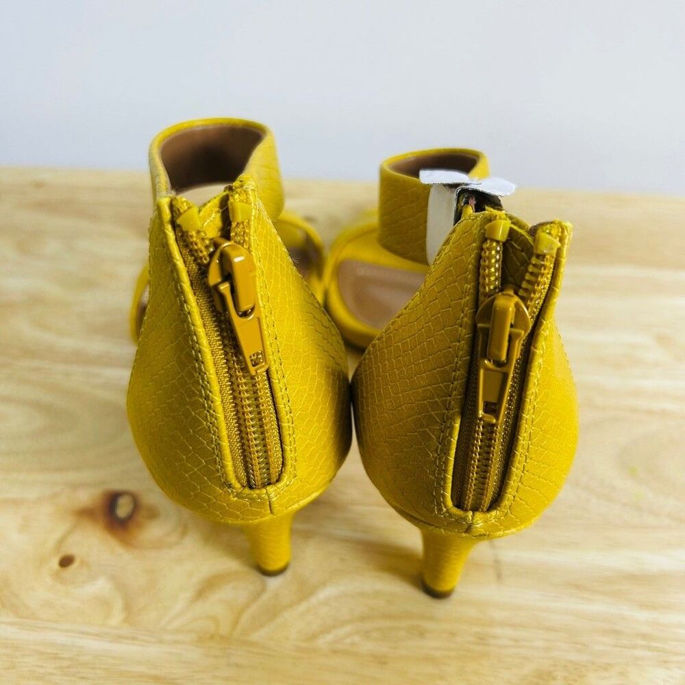 Style & Co Paycee Women's Yellow Snakeskin Ankle Strap Kitten Heel Sandals 6.5 - Picture 6 of 9